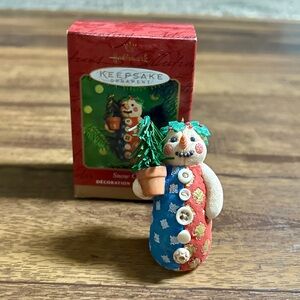 Hallmark Keepsake Ornament • Snowgirl • Holding a Plant • 2000 • New W/Box